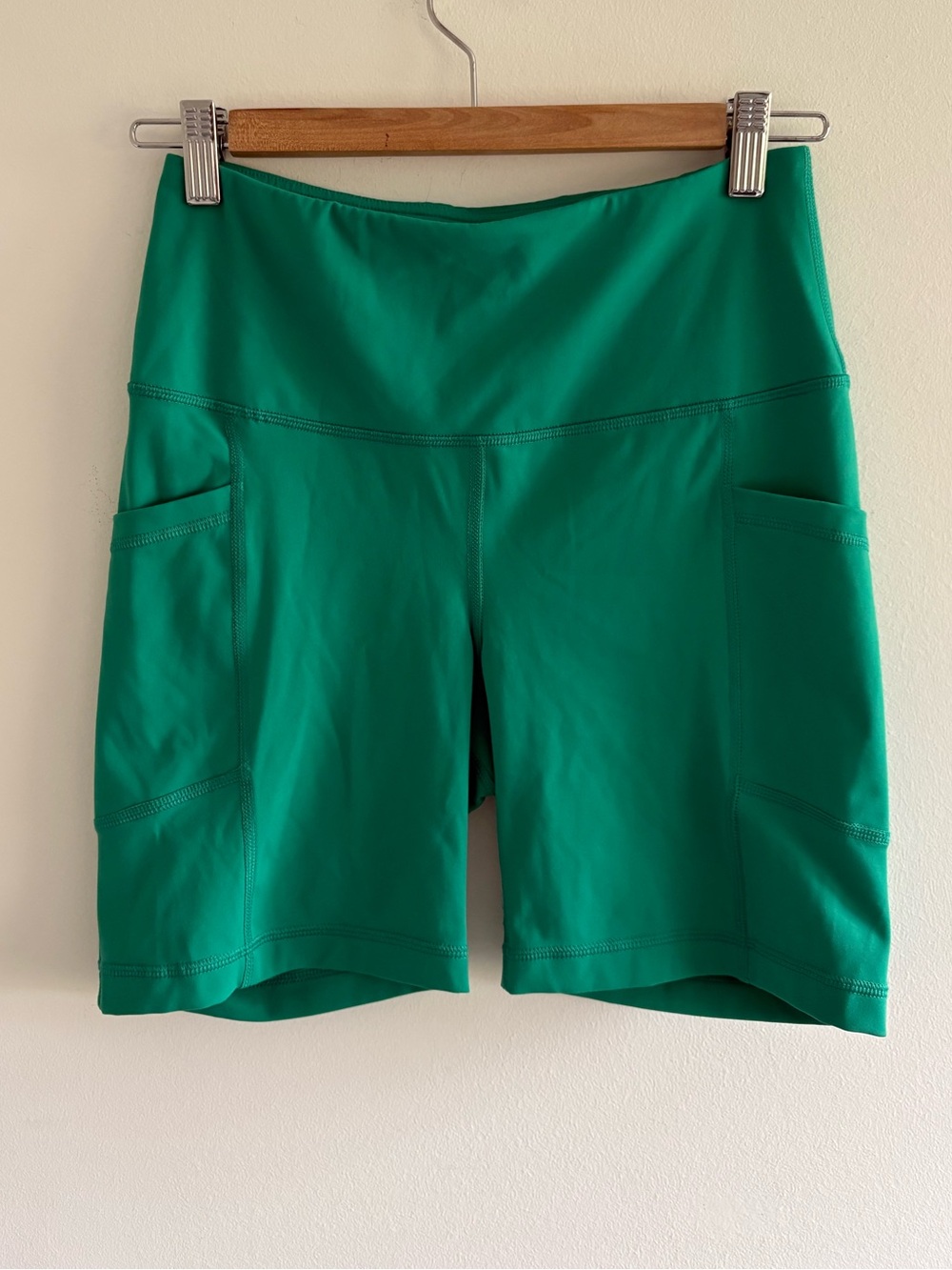 Yogalicious Lux High Waisted Green Bike Shorts with Side Pockets size M